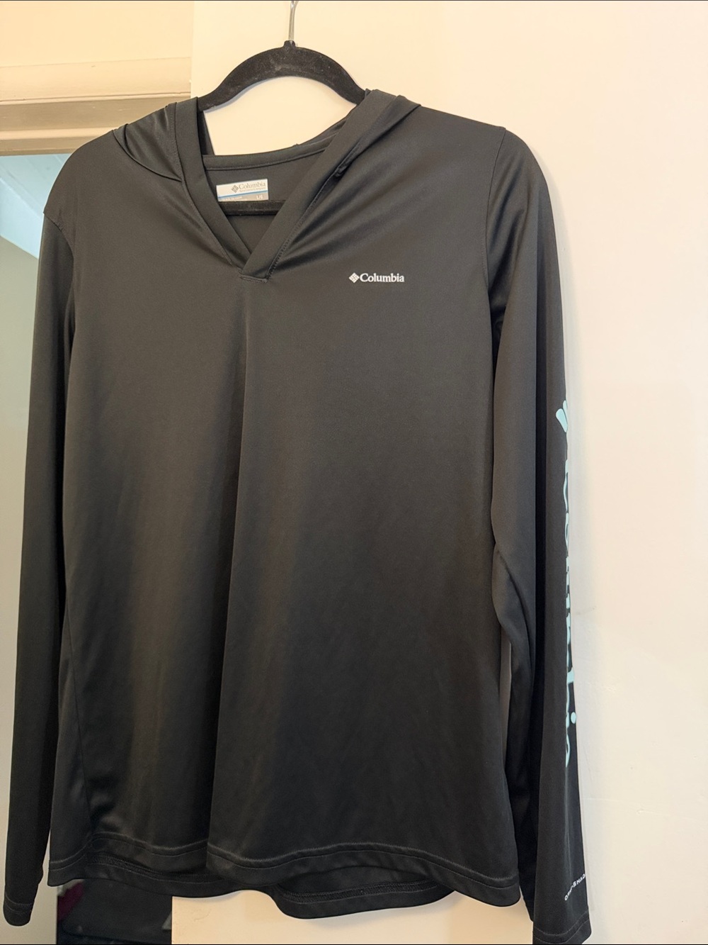 Columbia Black Long-Sleeve Hooded Performance Shirt